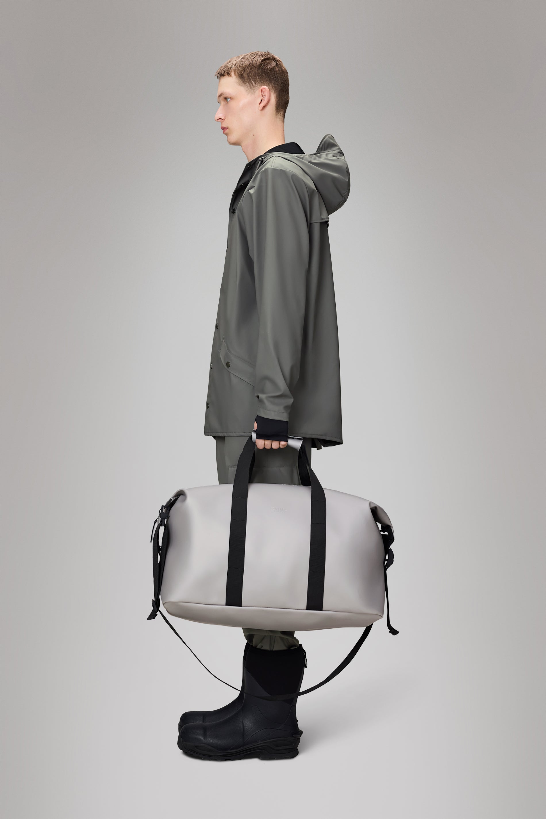 RAINS Hilo Weekend Bag Nimbus 36L H35 x D26 x W62 cm Weekender