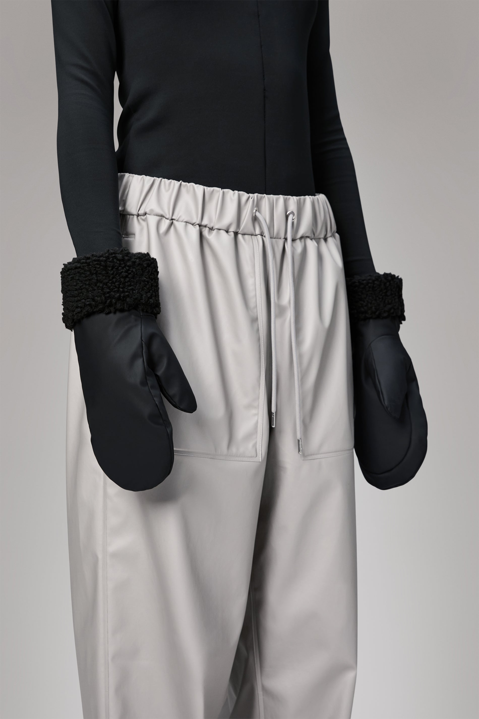 RAINS Puffer Fleece Mittens Black Gloves