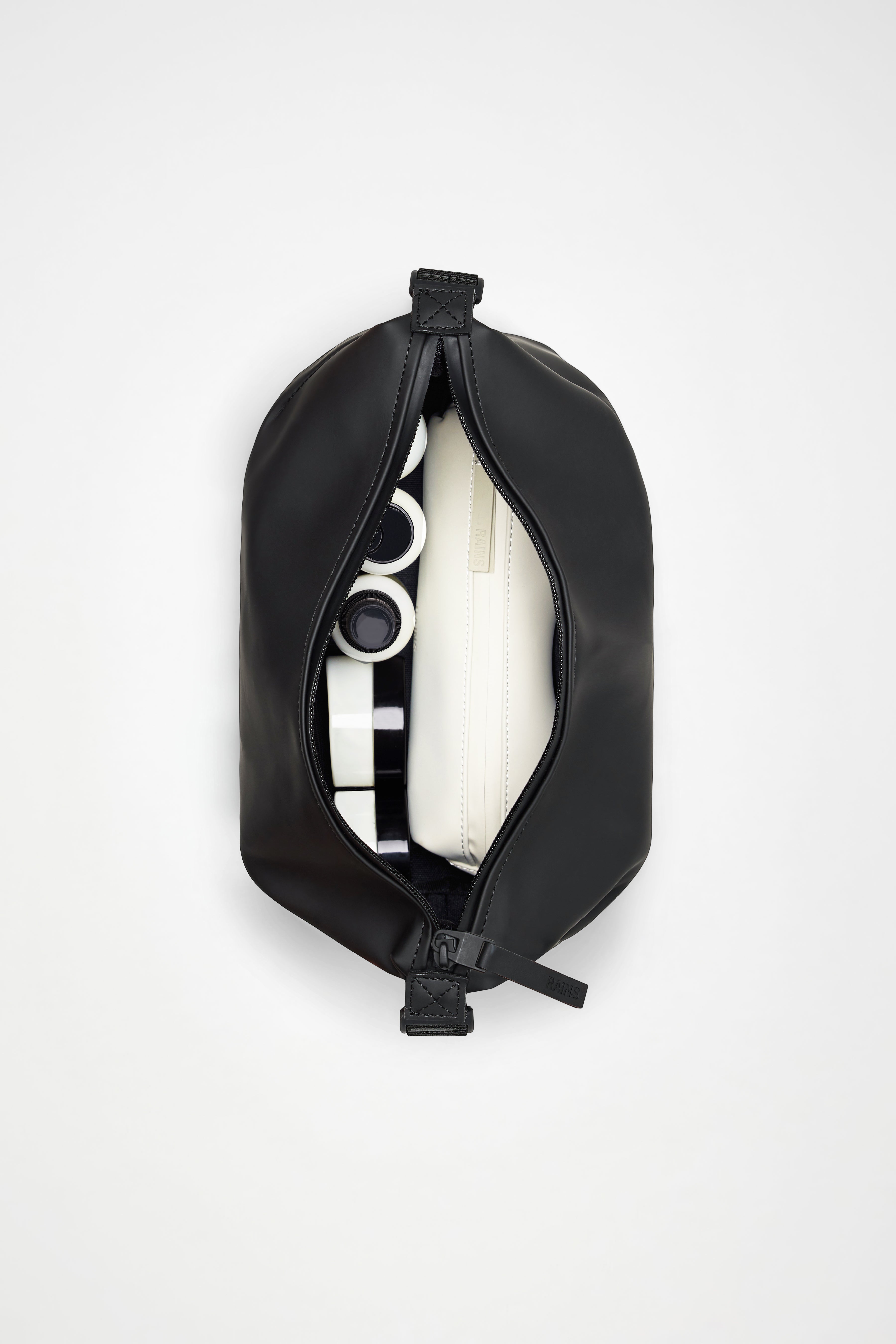 RAINS Hilo Wash Bag Black 5.50L H15 x D13 x W26 cm Wash Bag