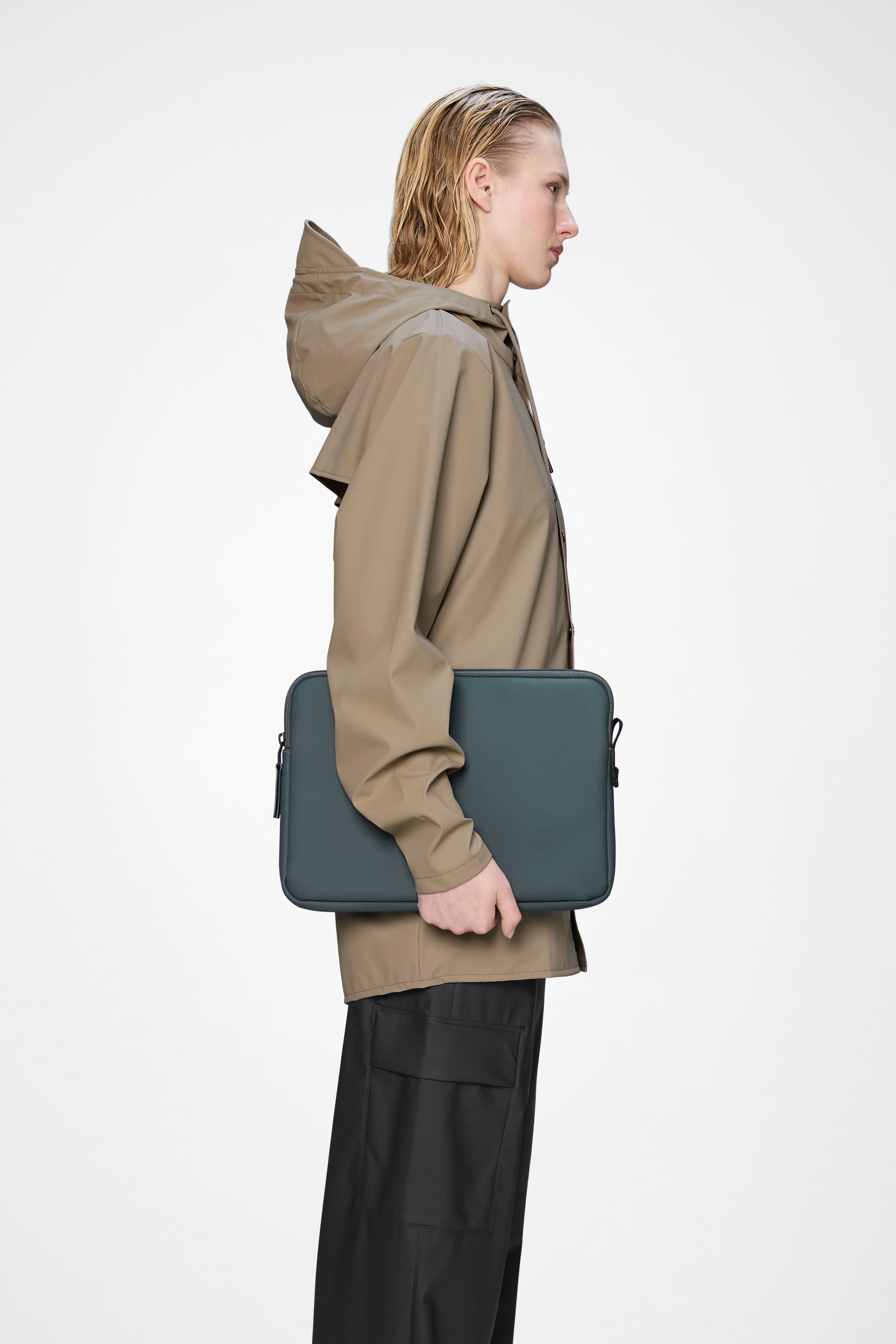 RAINS Trail Laptop Case 13″/14″ Dark Grey 2.20L H25 x D2.50 x W35 cm Laptop Case