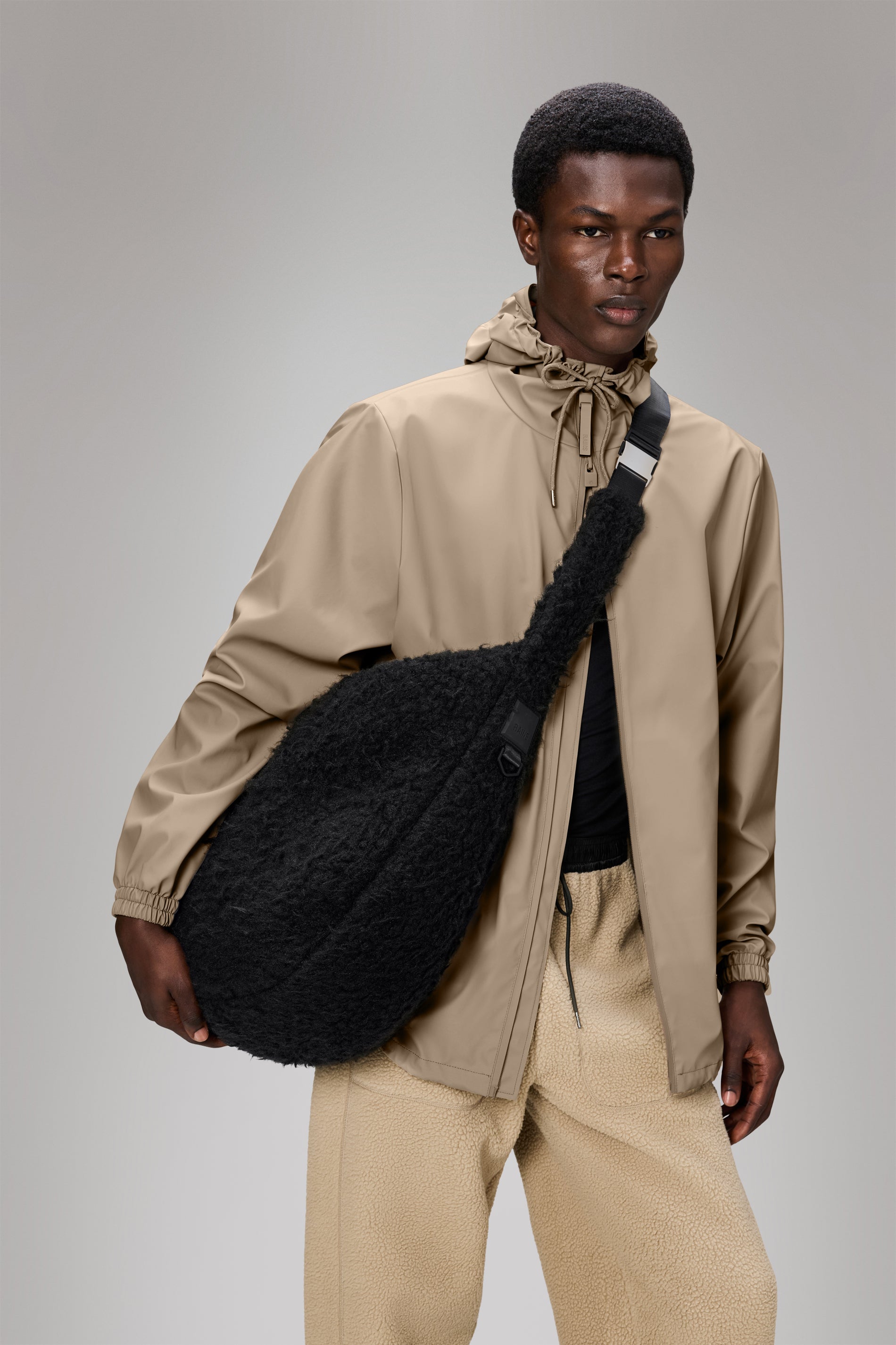 RAINS Valera Vision Shoulder Bag Large Black 23L H40 x D13 x W45 cm Crossbody