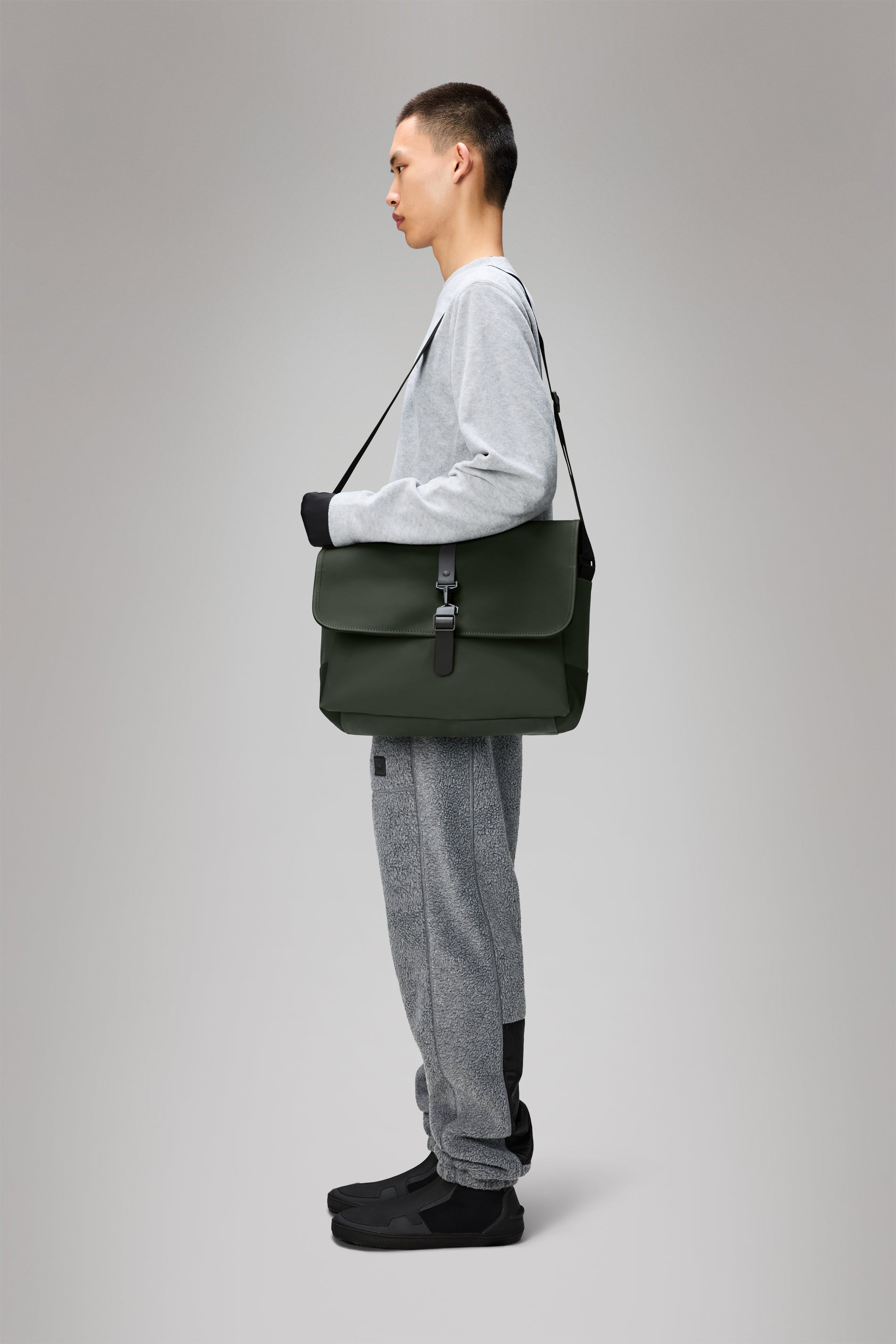 RAINS Messenger Bag Green 11L H30 x D11 x W38 cm Messenger
