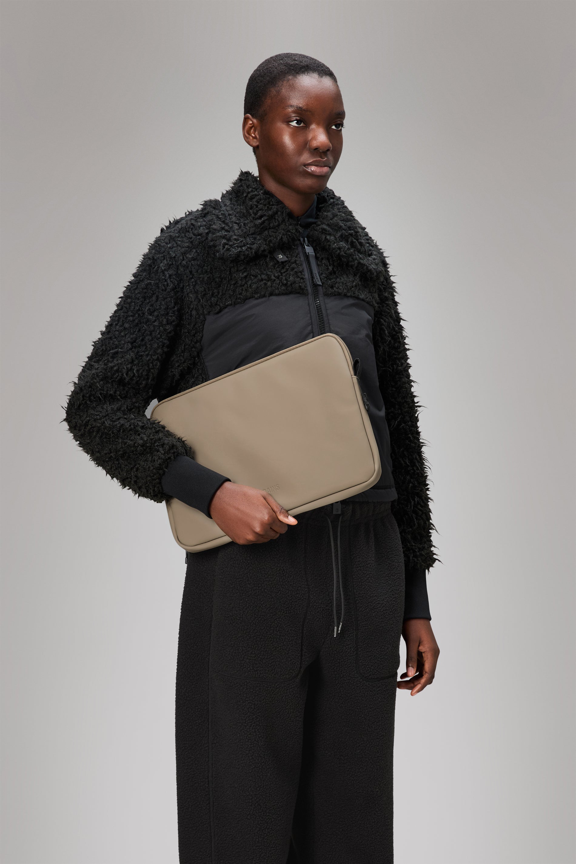 RAINS Trail Laptop Case 13″/14″ Beige 2.20L H25 x D2.50 x W35 cm Laptop Case