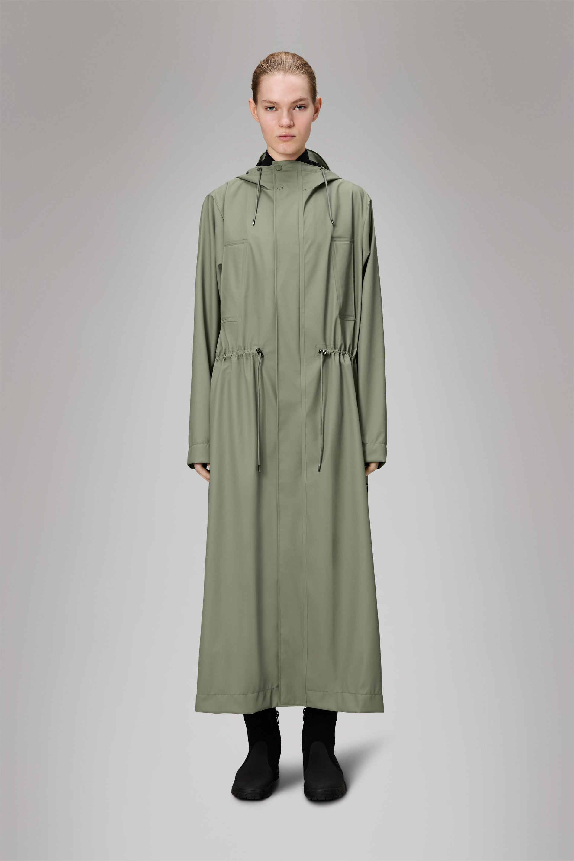 Rains® Bold Longest Jacket en Drift pour 169€ | Livraison Gratuite