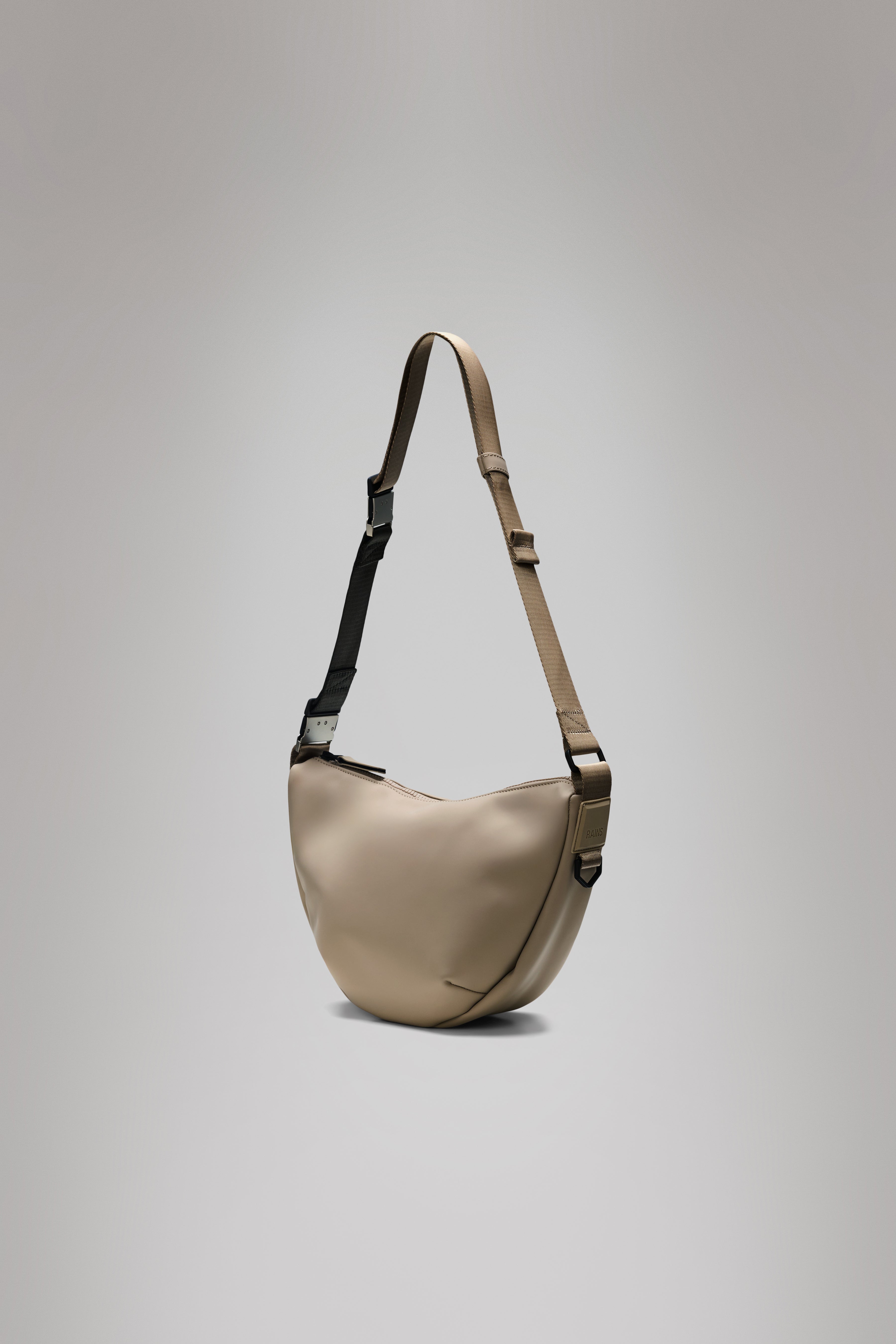 RAINS Valera Shoulder Bag Beige 23L H22 x D10 x W35 cm Crossbody