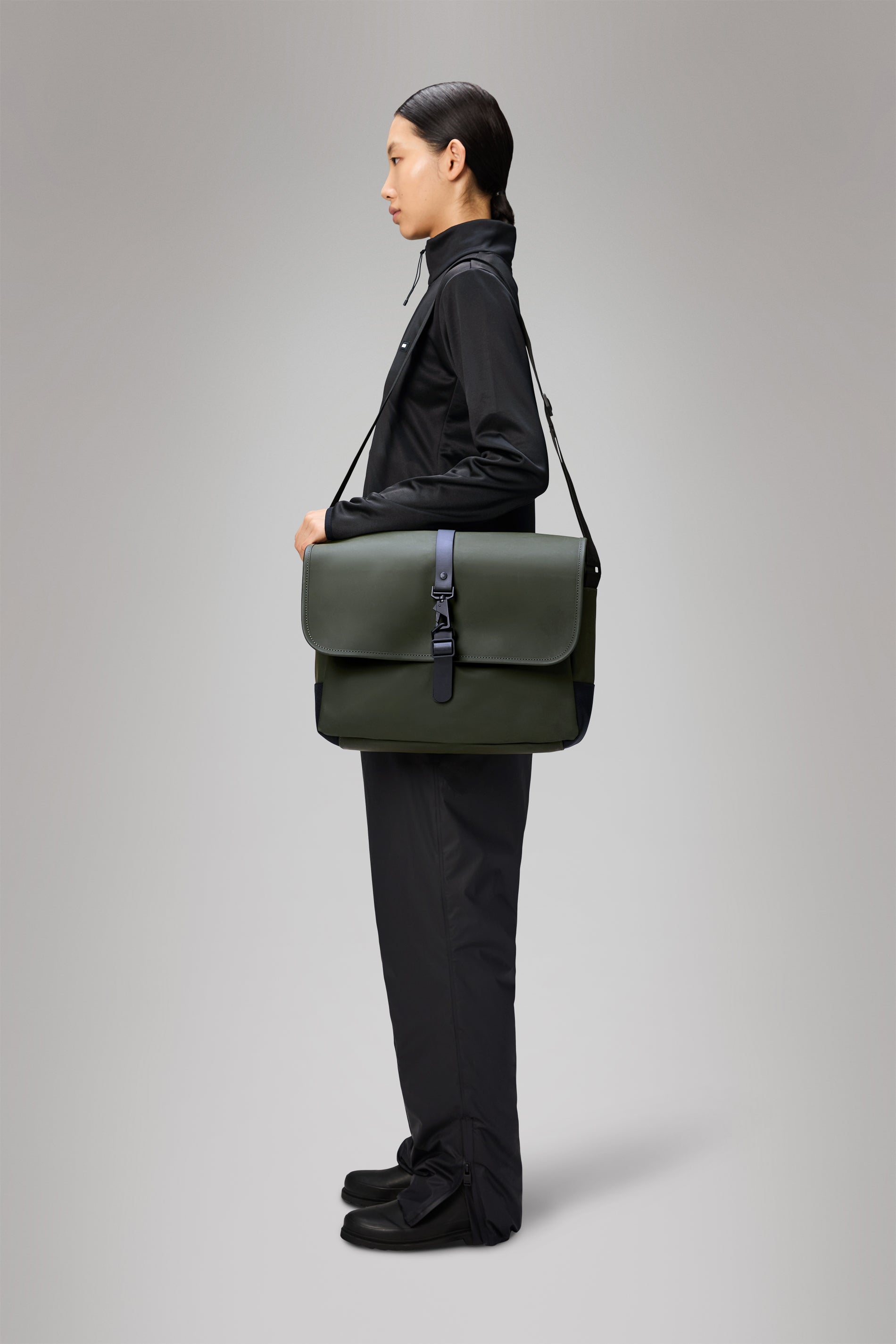 RAINS Messenger Bag Green 11L H30 x D11 x W38 cm Messenger