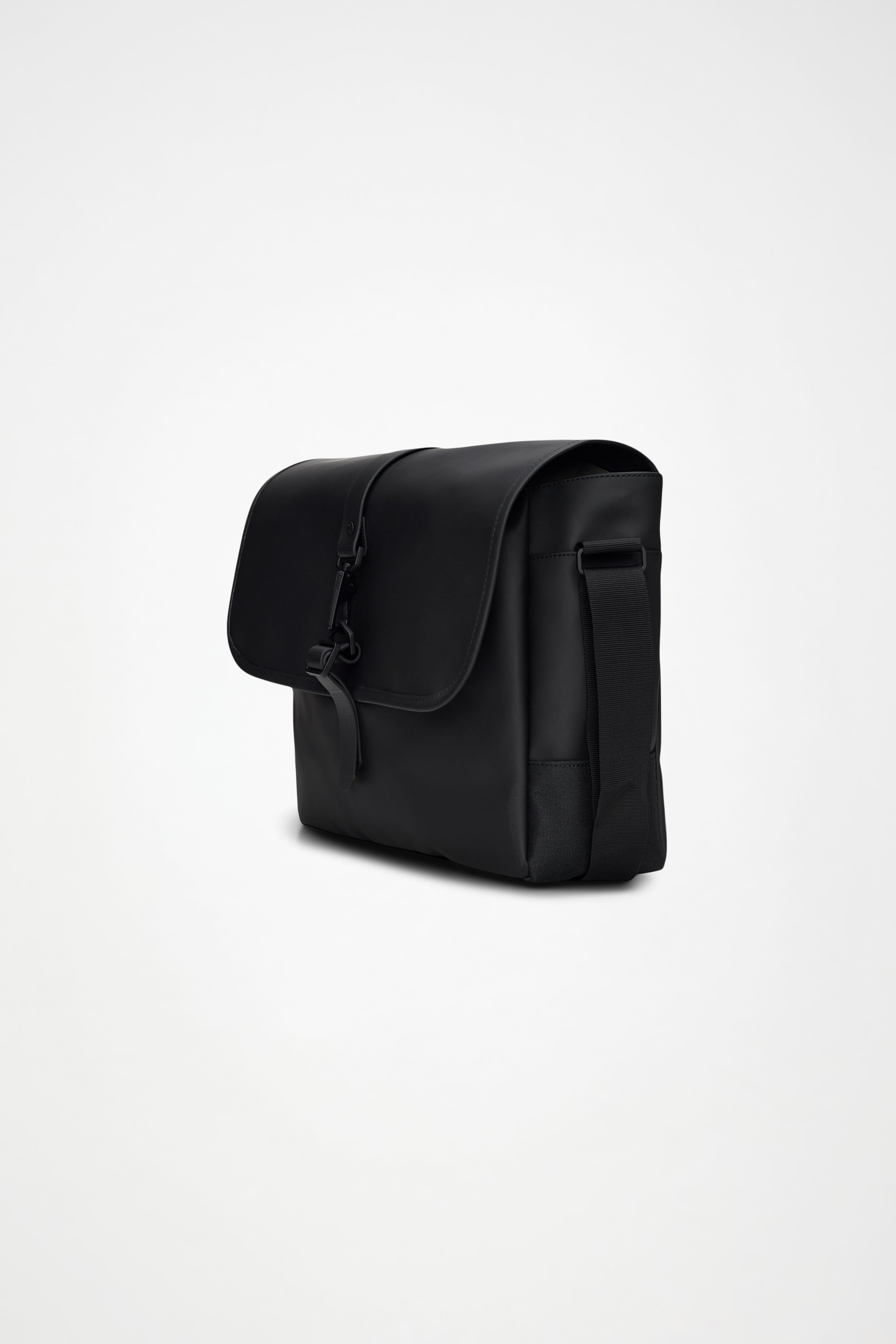 RAINS Messenger Bag Black 11L H32 x D11 x W38 cm Messenger