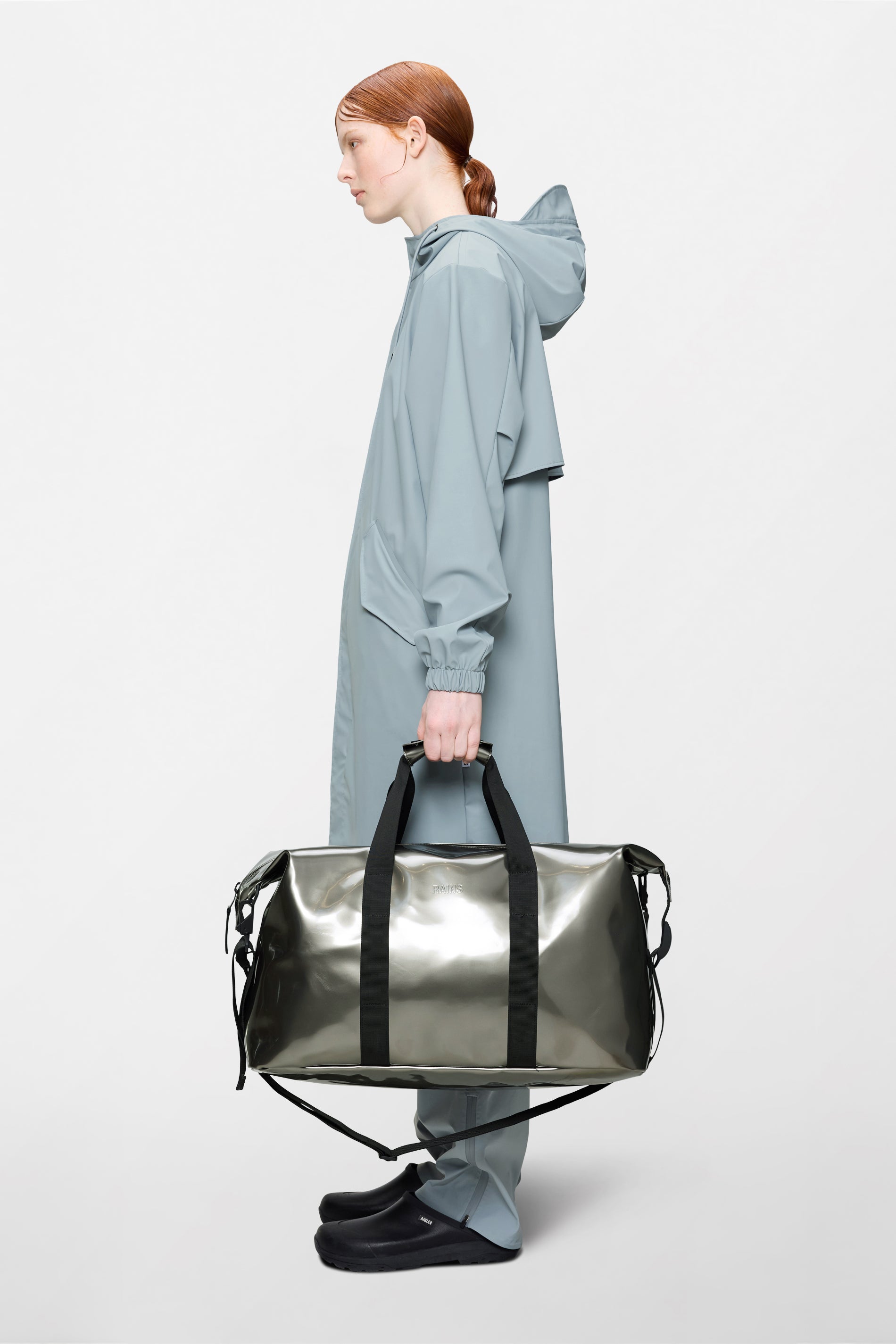 RAINS Hilo Weekend Bag Raven 36L H27 x D26 x W52 cm Weekender