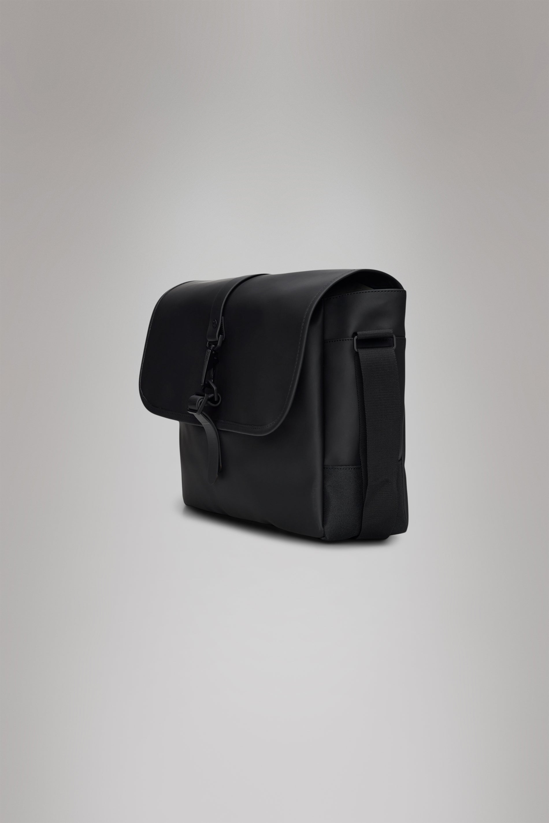 RAINS Messenger Bag Black 11L H30 x D11 x W38 cm Messenger