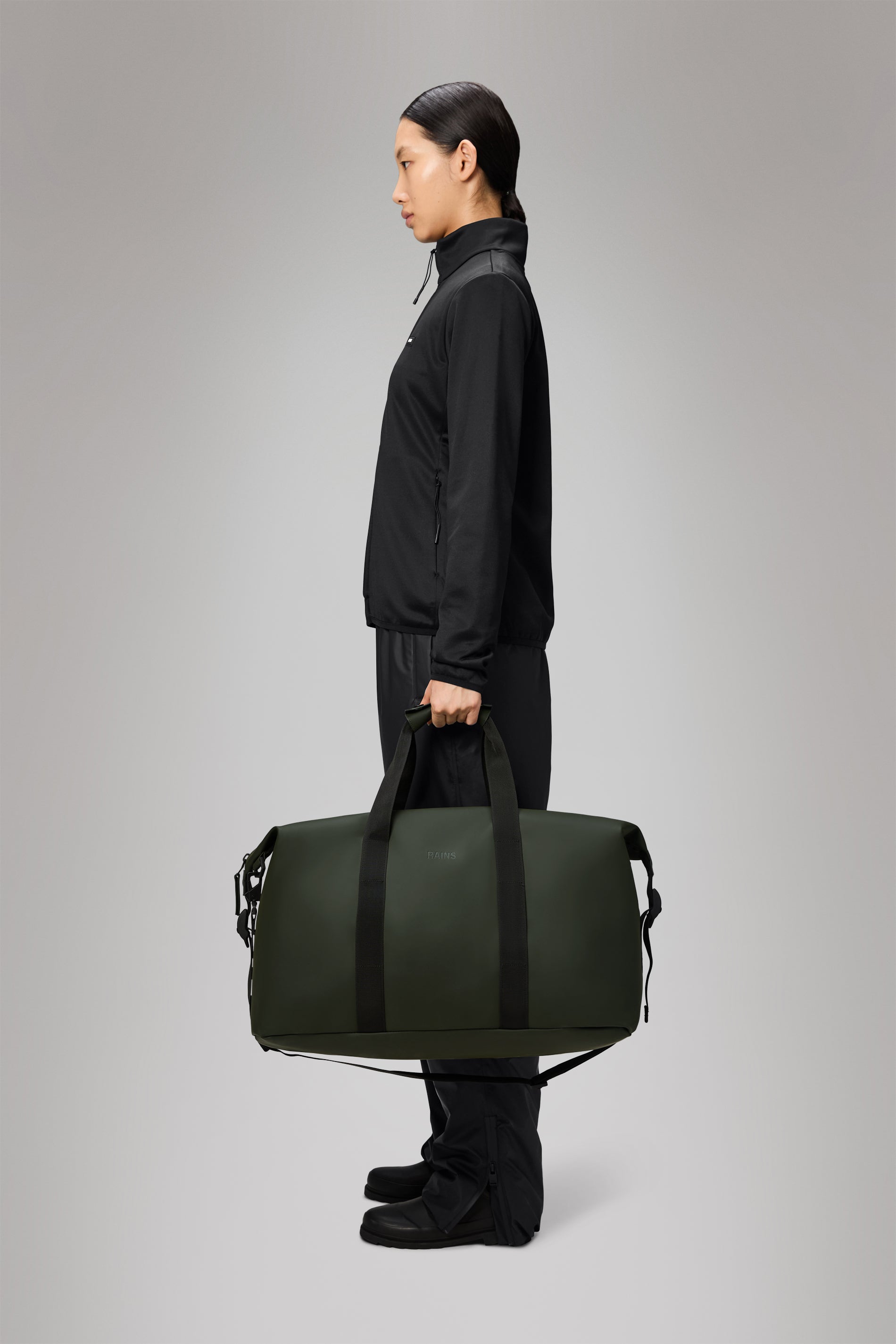 RAINS Hilo Weekend Bag Green 38L H35 x D26 x W62 cm