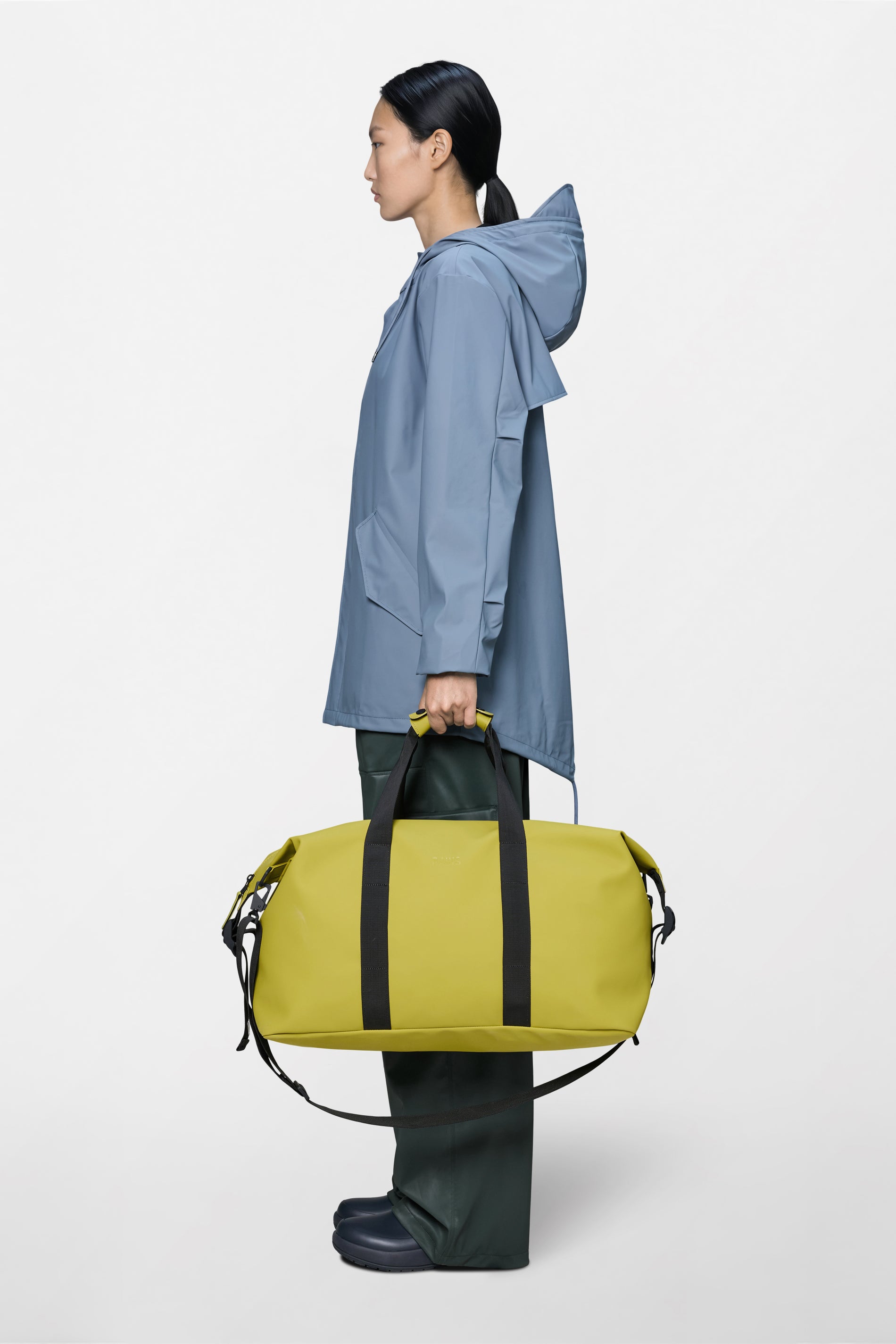 RAINS Hilo Weekend Bag Glow 36L H27 x D26 x W52 cm Weekender