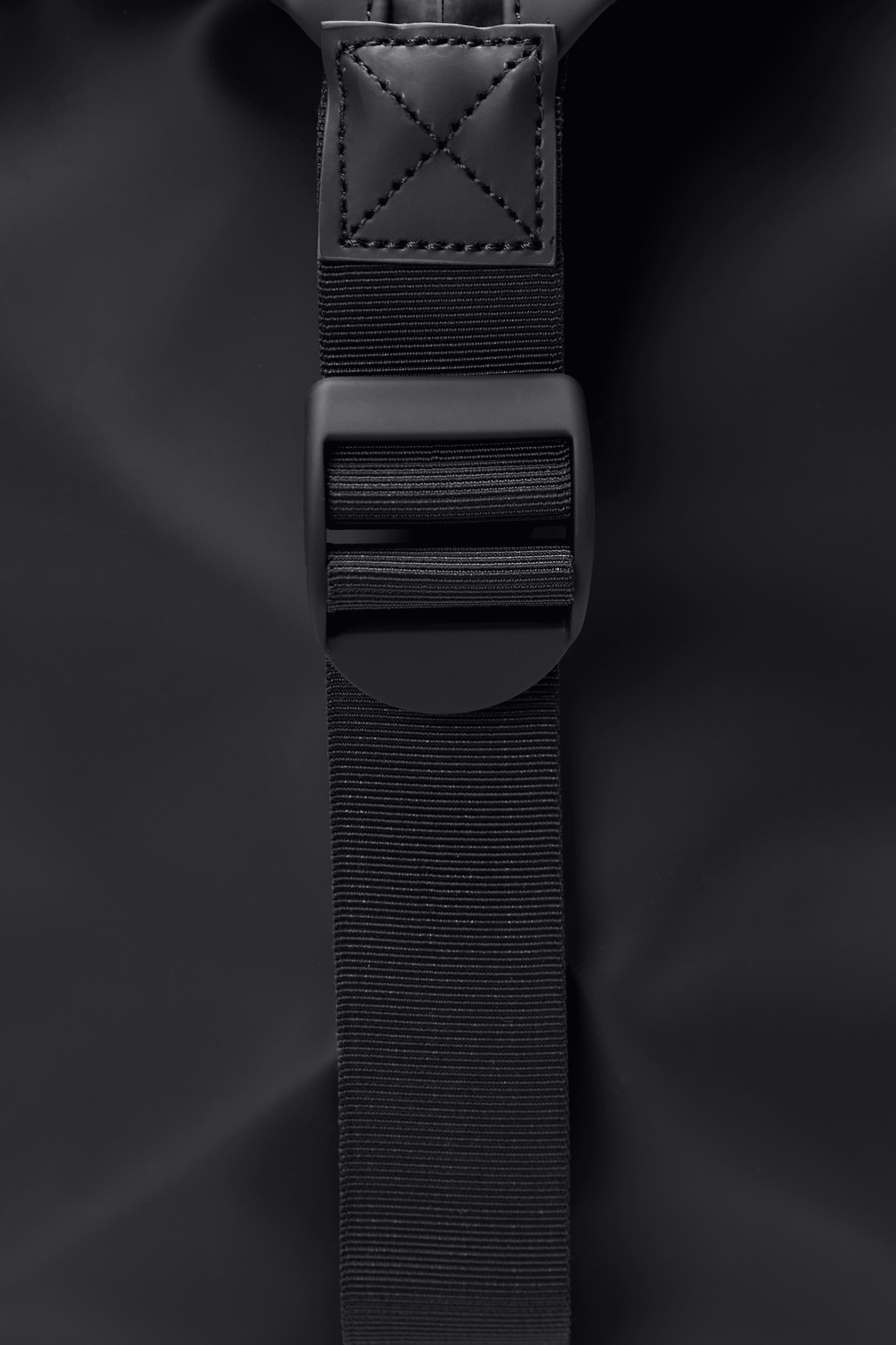 RAINS Hilo Weekend Bag Small Honor 18L H33 x D19 x W40 cm Weekender