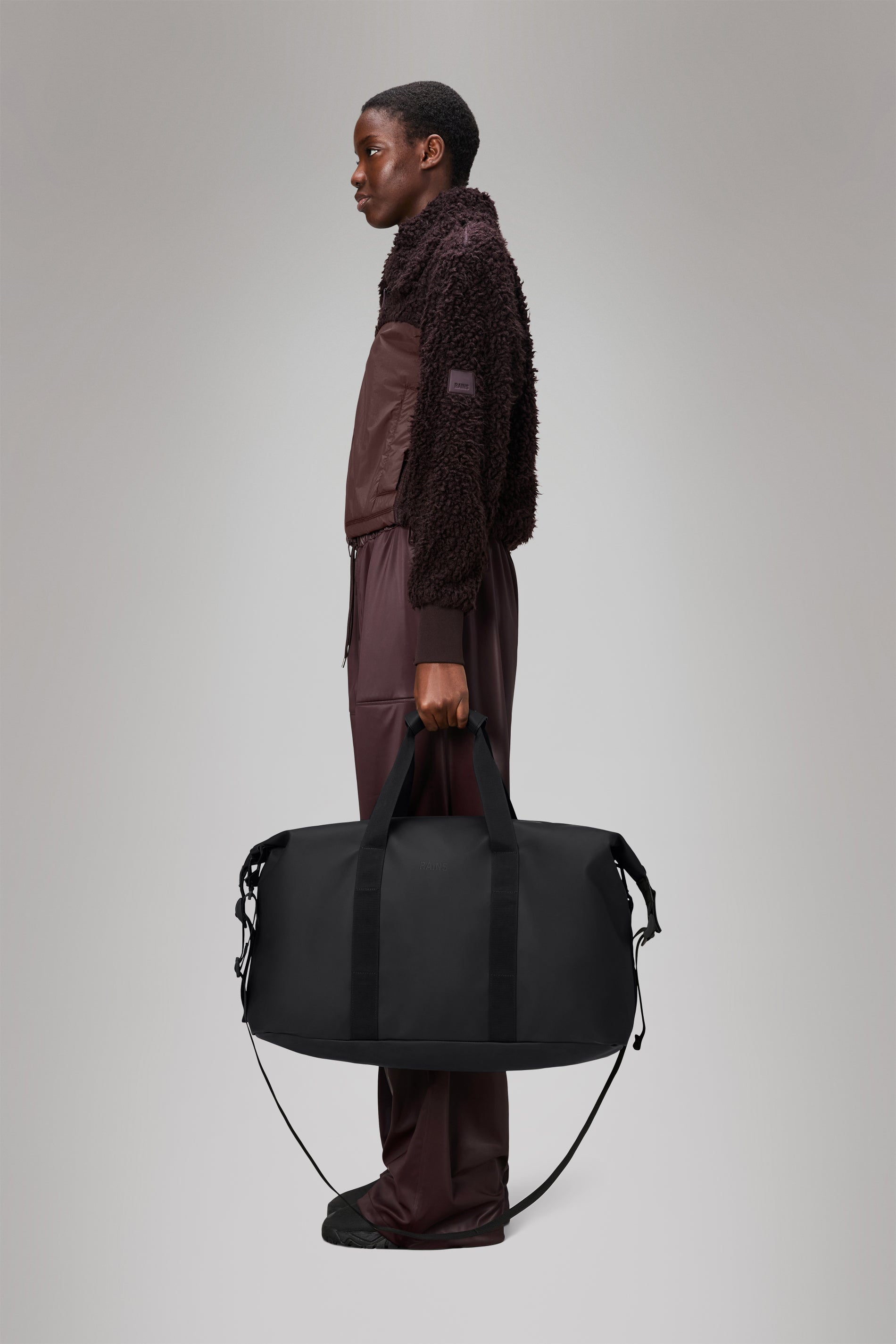 RAINS Hilo Weekend Bag Black 38L H35 x D26 x W62 cm
