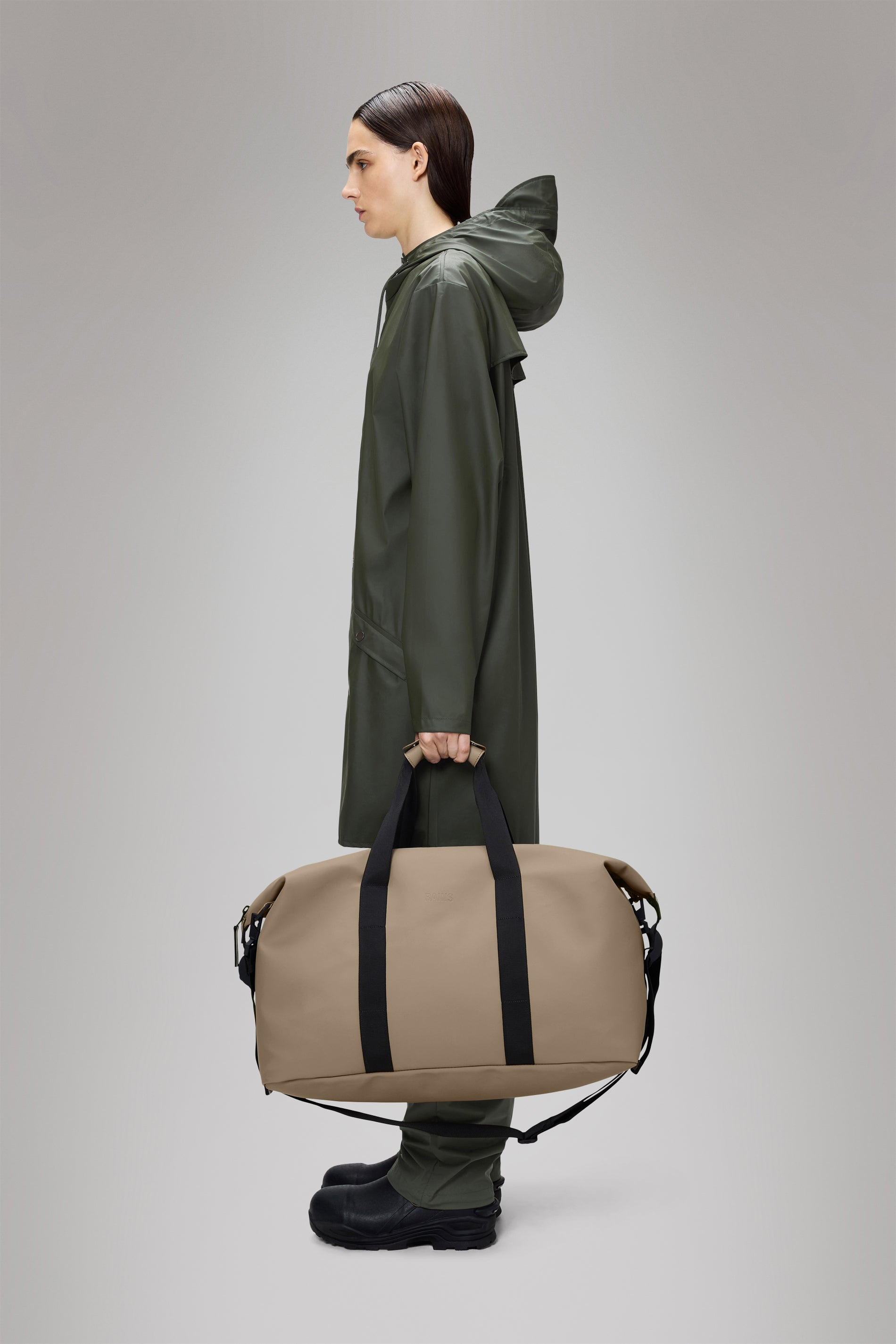 RAINS Hilo Weekend Bag Beige 36L H35 x D26 x W62 cm Weekender
