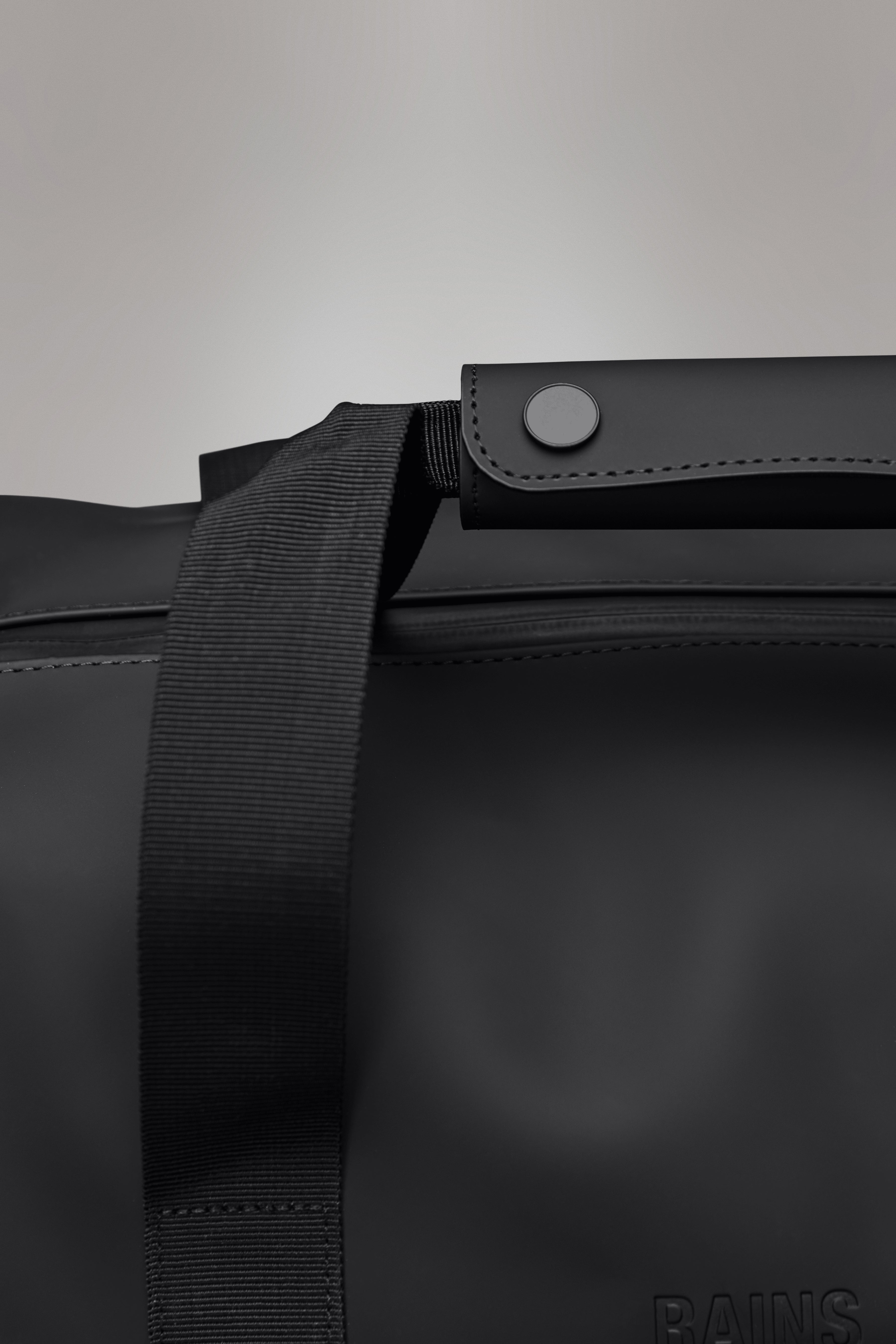 RAINS Hilo Weekend Bag Small Honor 18L H33 x D19 x W40 cm Weekender