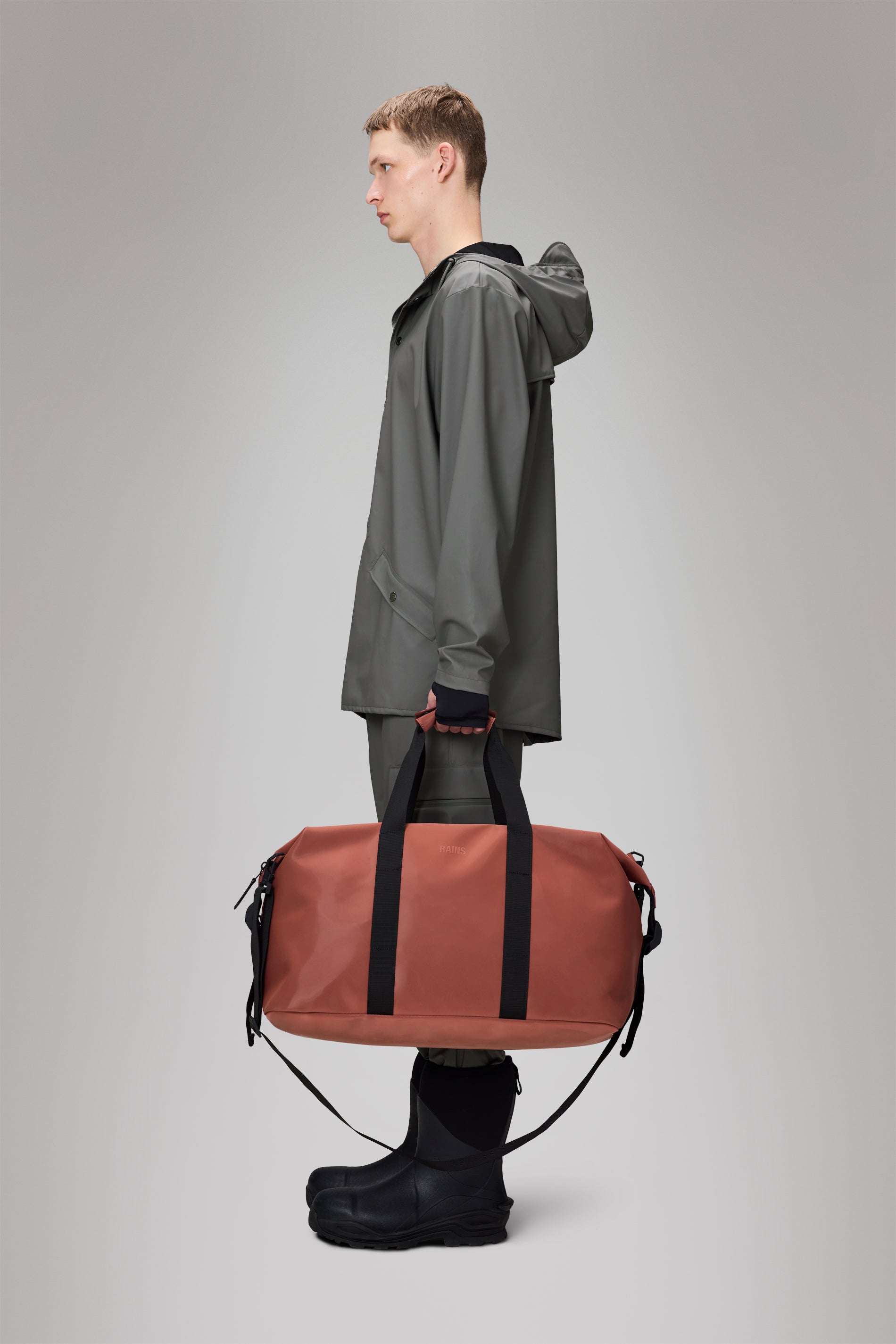 RAINS Hilo Weekend Bag Honor 36L H39 x D26 x W52 cm Weekender