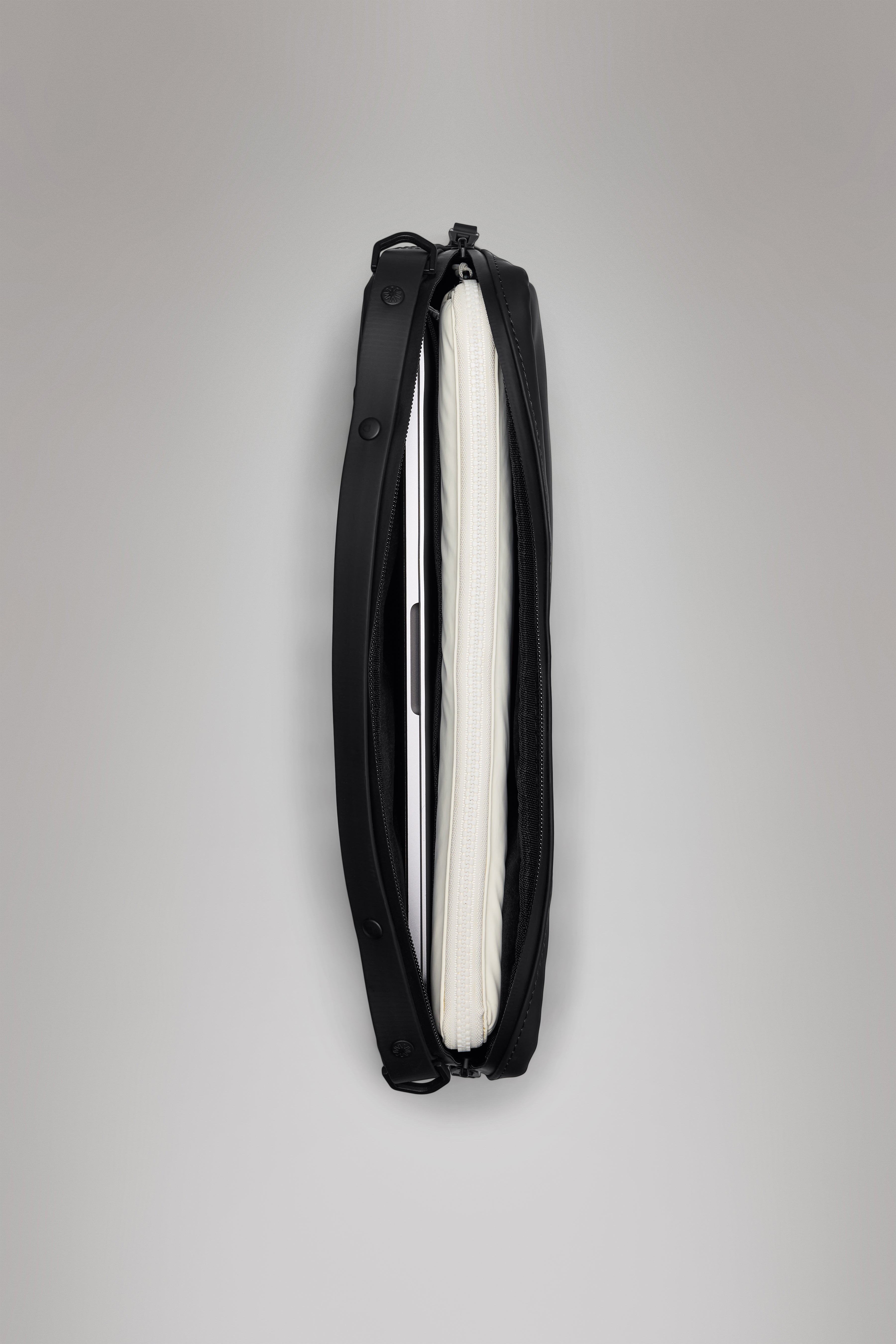 RAINS Laptop Bag 15″/16″ Black 6L H30 x D5.50 x W40 cm Laptop bag