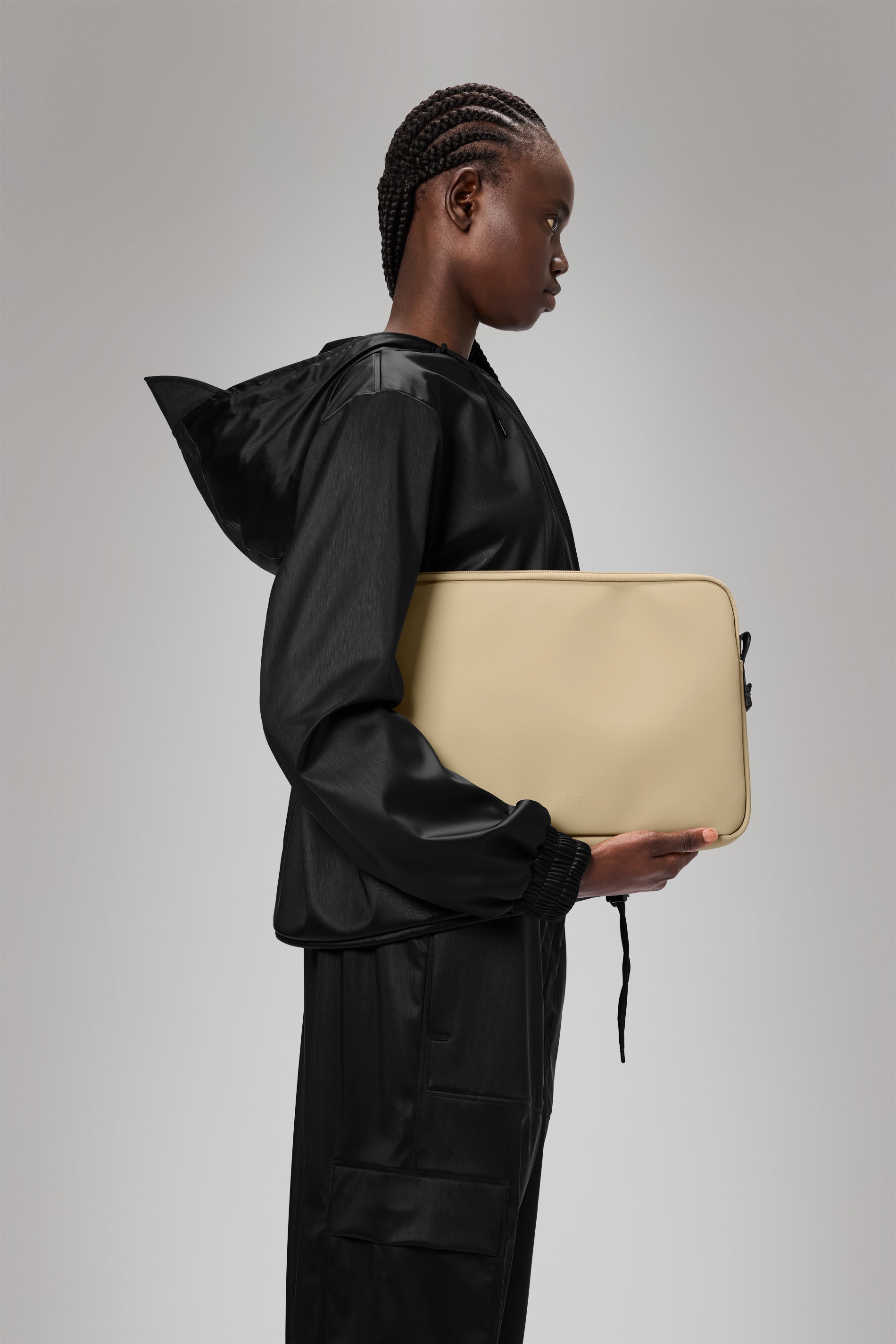 RAINS Trail Laptop Case 13″/14″ Sand 2.20L H25 x D2.50 x W35 cm Laptop Case