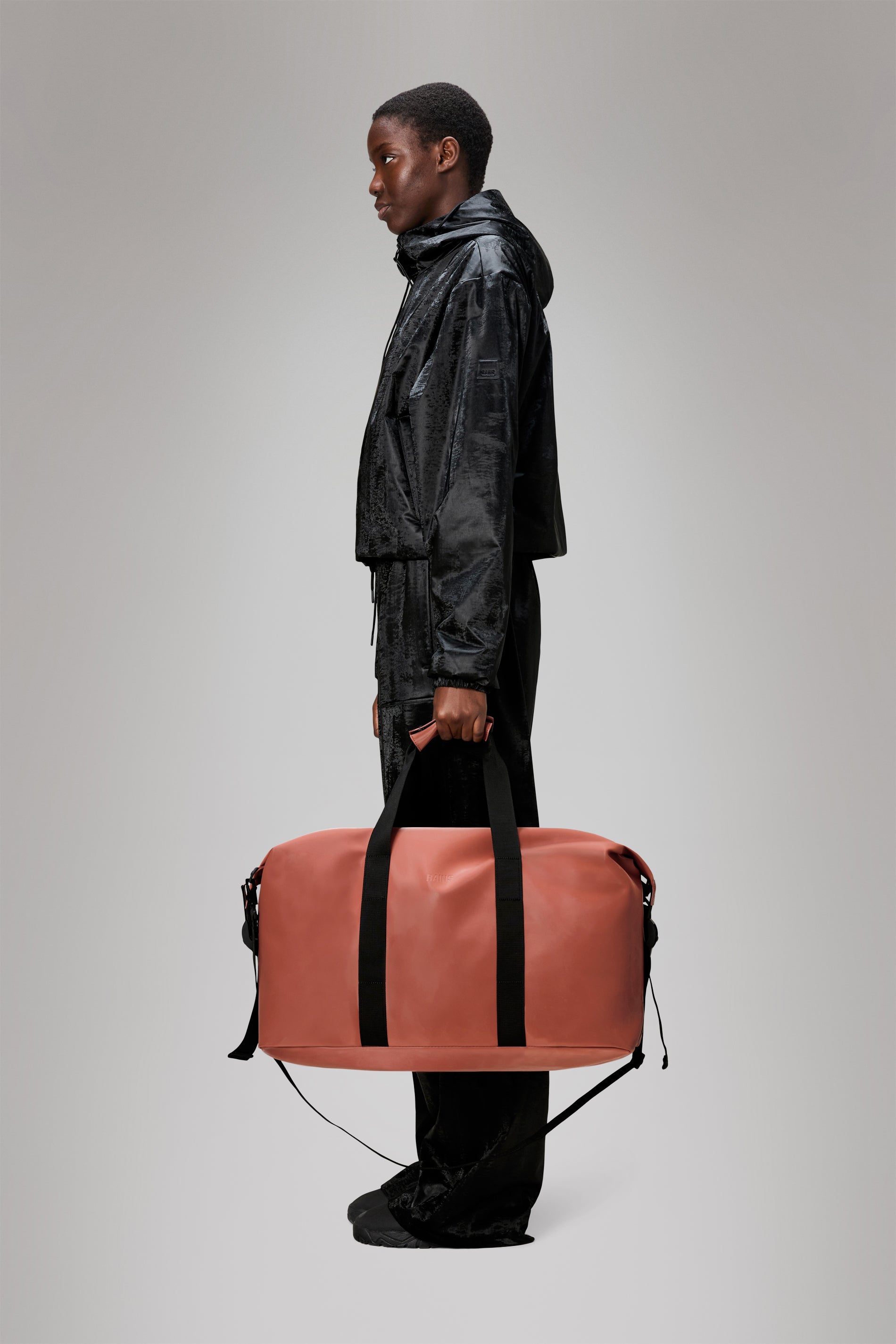 RAINS Hilo Weekend Bag Honor 36L H39 x D26 x W52 cm Weekender