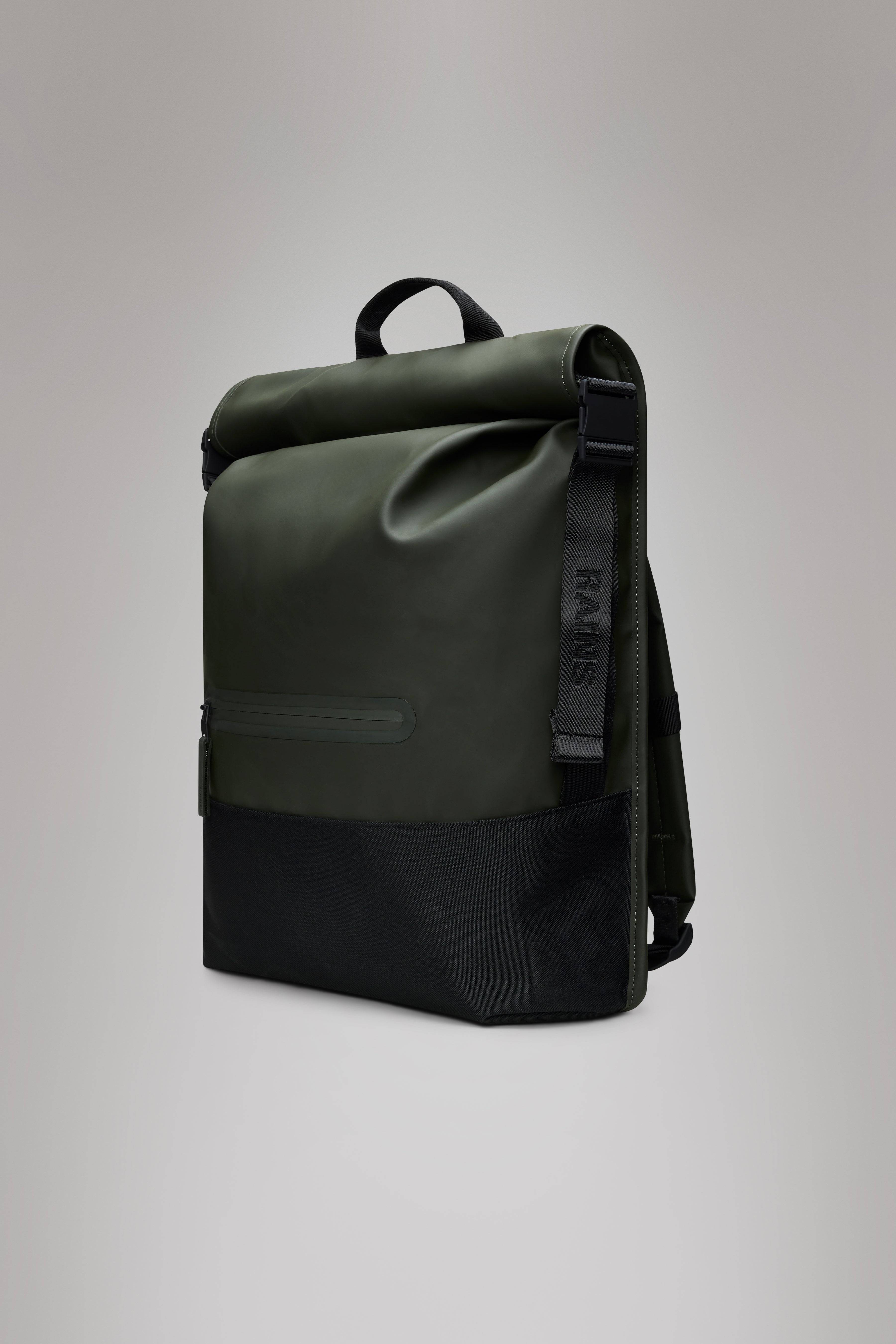 RAINS Trail Rolltop Backpack Green 22L H47 x D13 x W36 cm Backpack