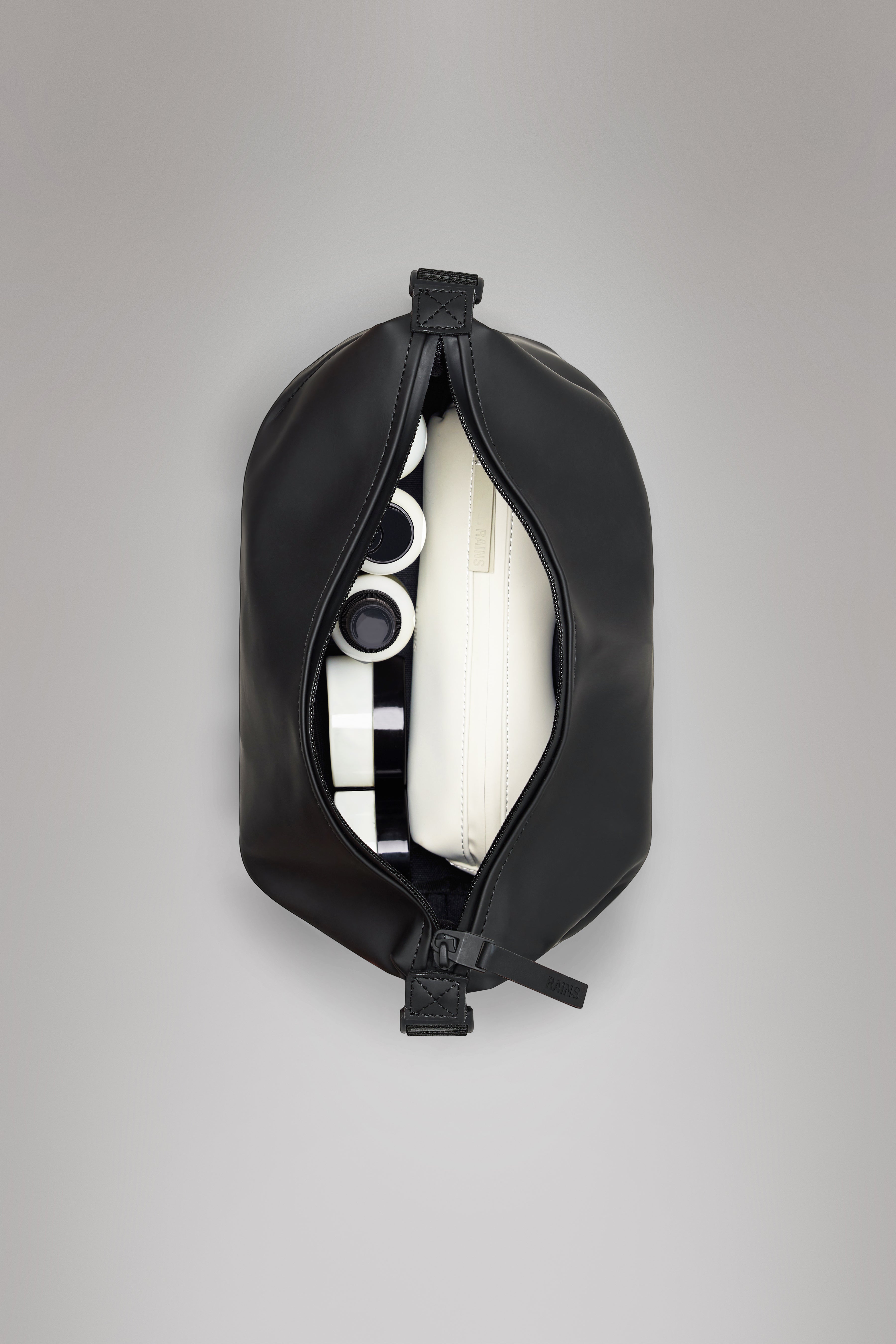 RAINS Hilo Wash Bag Green 5.50L H18 x D12 x W26 cm Wash Bag