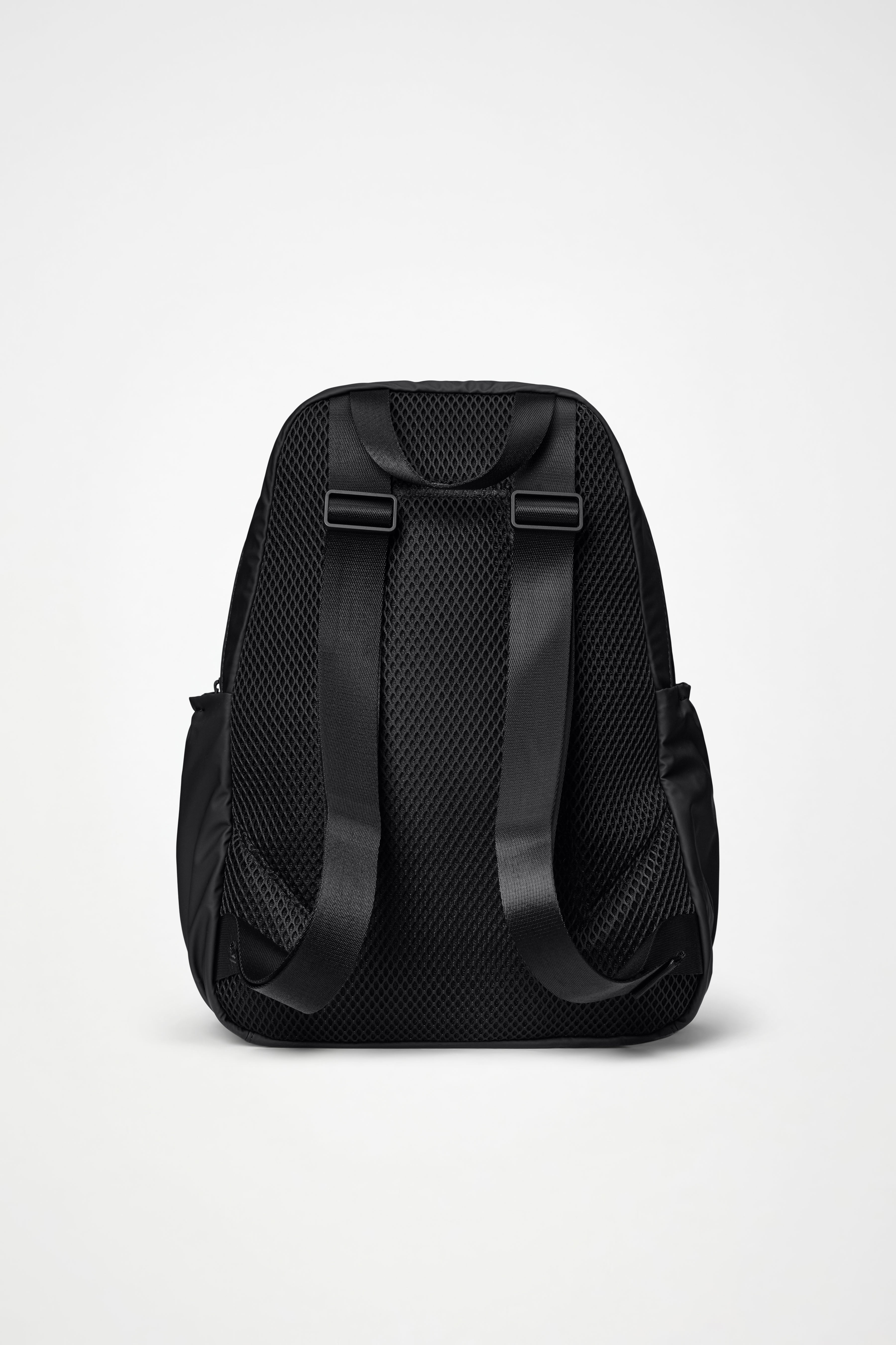 RAINS Dash Backpack Black 28L H42 x D14 x W31 cm Backpack