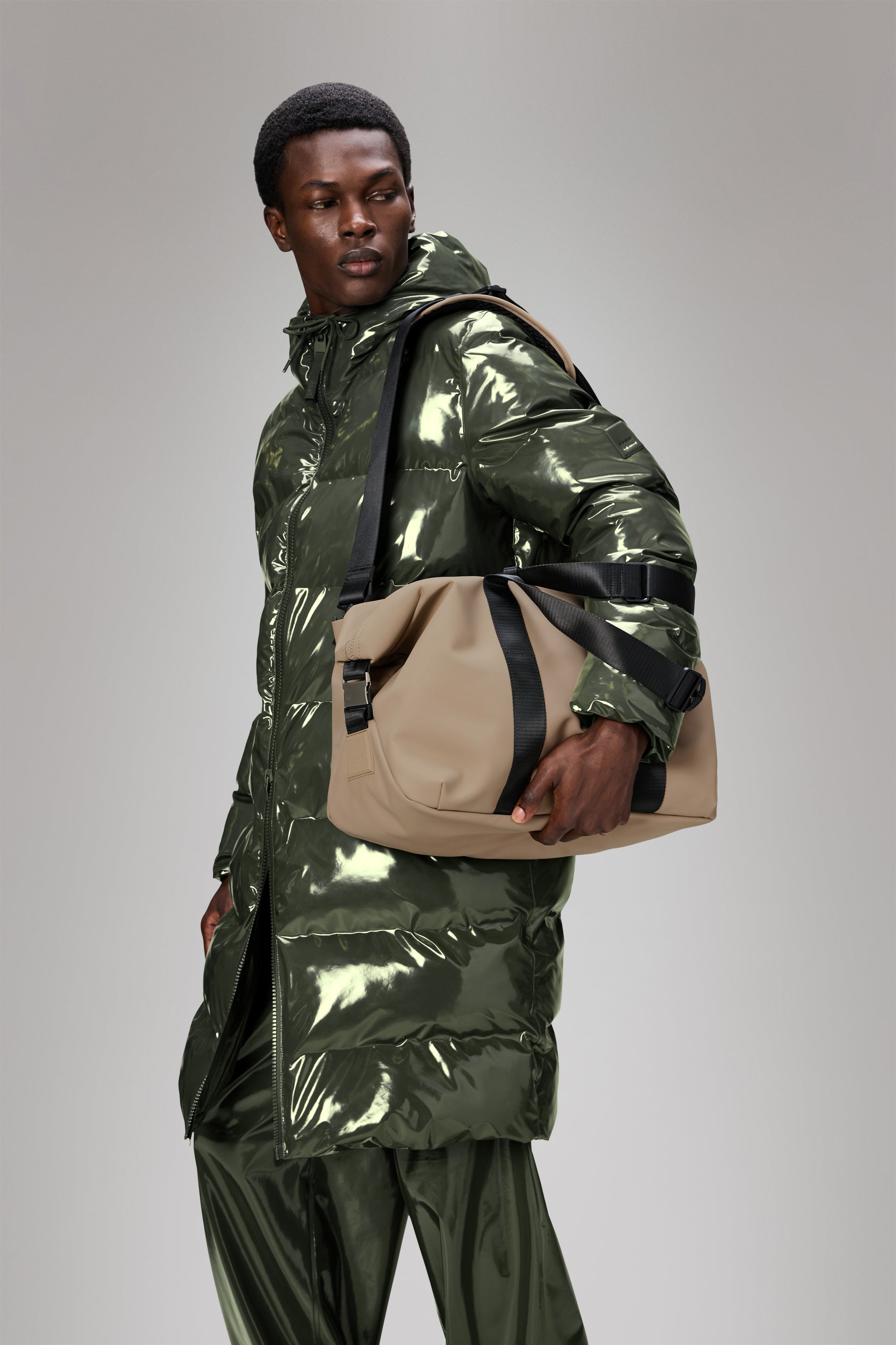 RAINS Valera Weekend Bag Small Beige Weekender