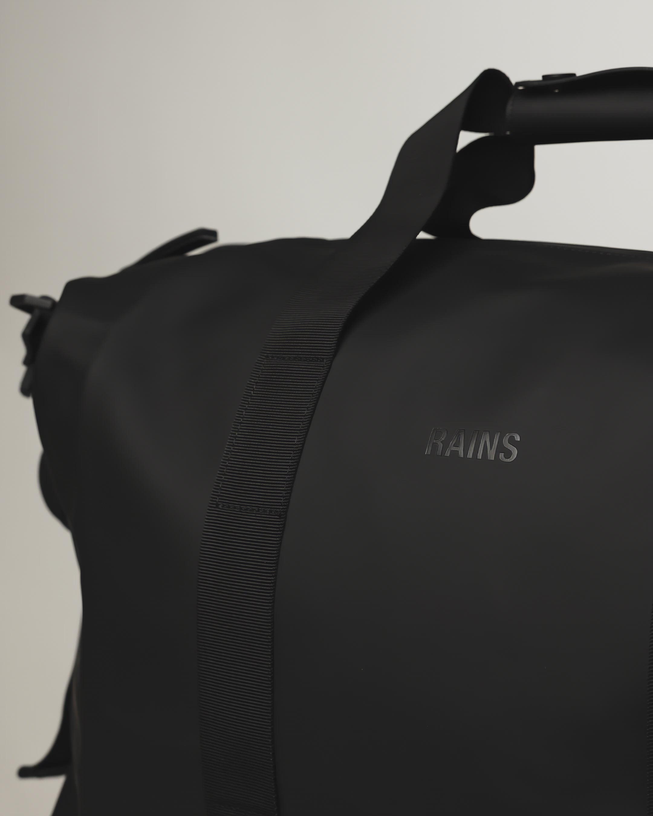 Detachable adjustable webbing shoulder strap